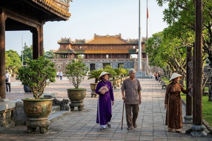 Du lịch Huế cho người lớn tuổi