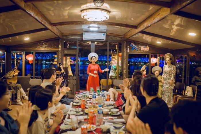 Du lịch Huế cho người lớn tuổi